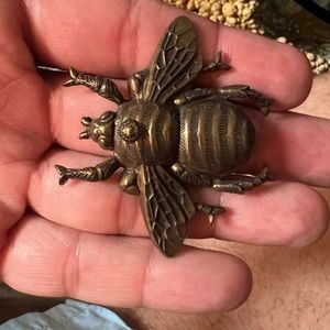Jan Michaels San Francisco Bee Brooch in Brass